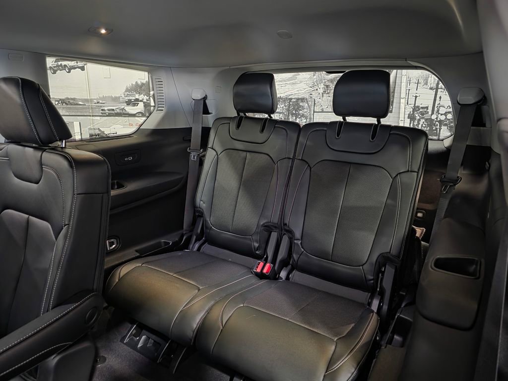 Used 2024 Jeep Grand Cherokee L Limited w/ Luxury Tech Group II image 21