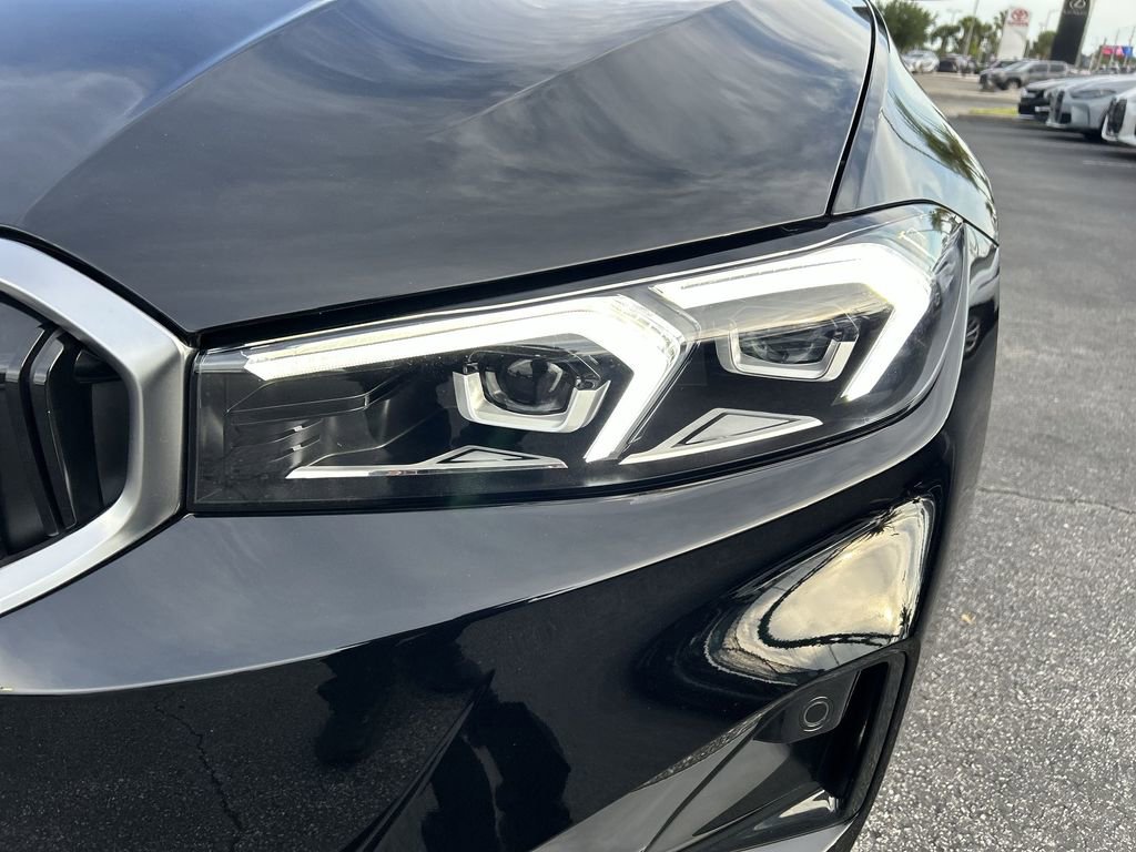 Used 2025 BMW 330i Sedan w/ Convenience Package RWD image 32