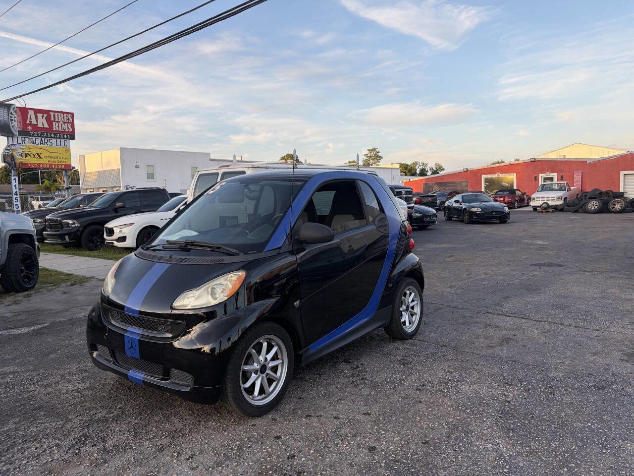 Used 2015 smart fortwo pure RWD image 2