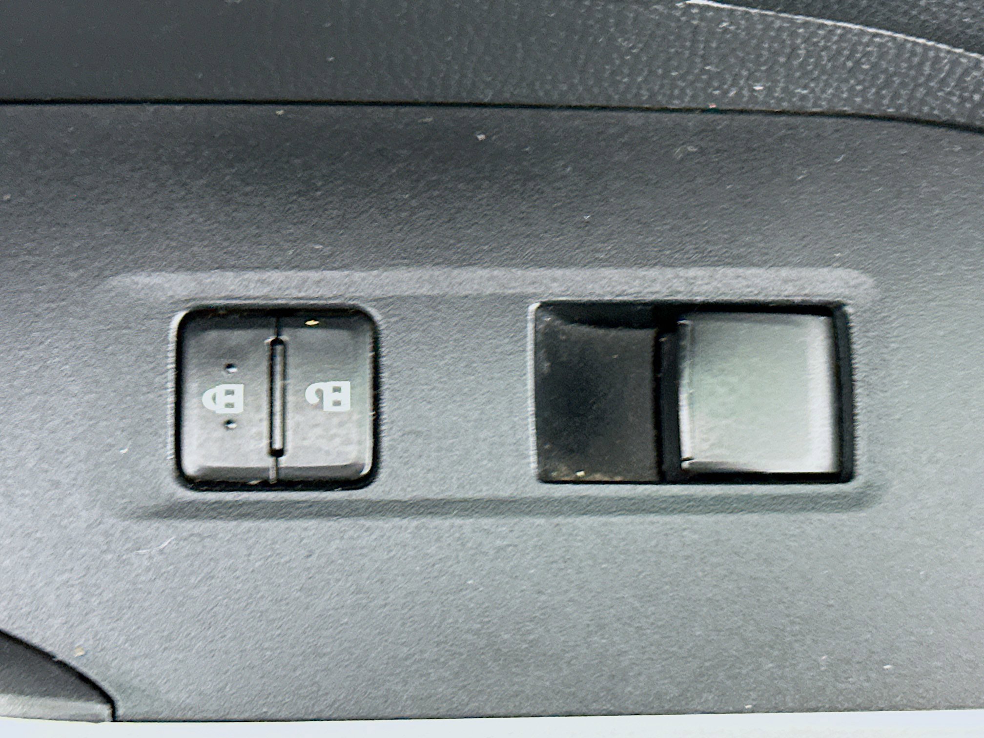 Used 2021 Toyota RAV4 LE image 28