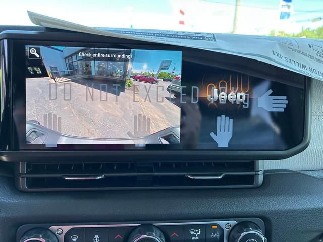 New 2025 Jeep Gladiator Willys image 18