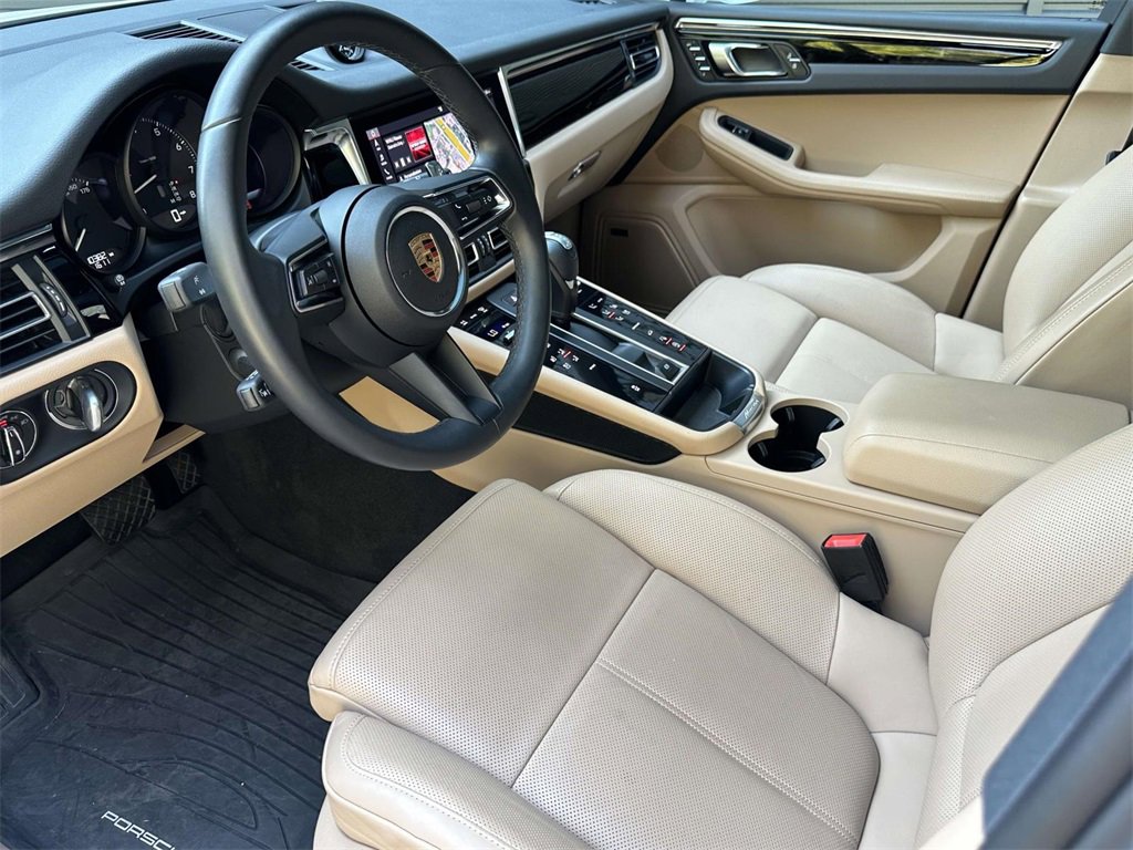 Certified 2025 Porsche Macan Turbo image 4