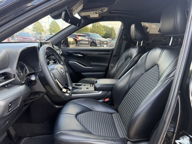 Used 2022 Toyota Highlander XSE FWD image 25