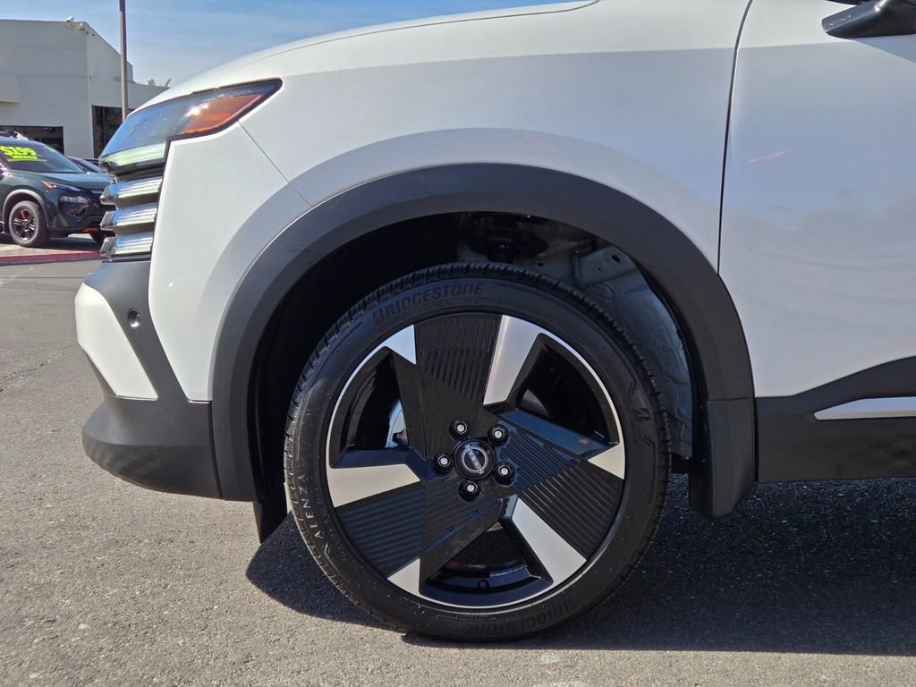 Certified 2025 Nissan Kicks SR FWD image 9