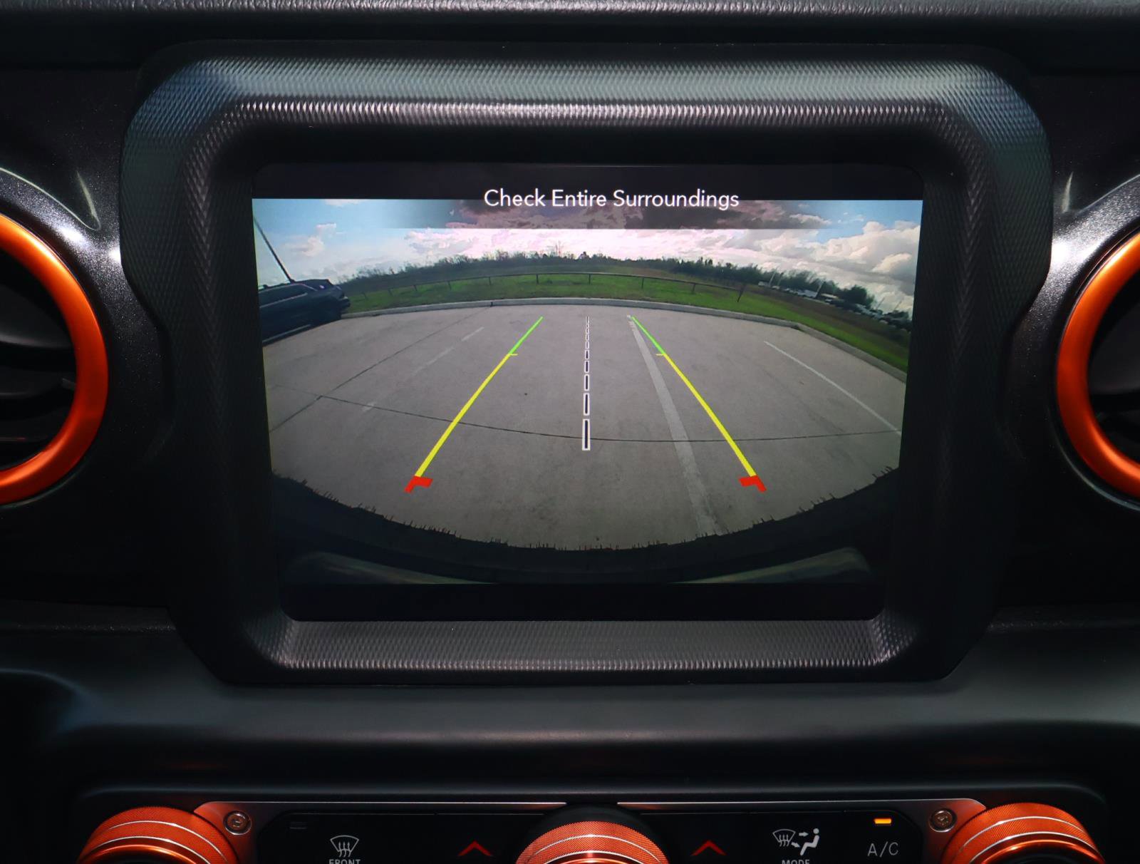 Used 2020 Jeep Wrangler Unlimited Sahara image 28