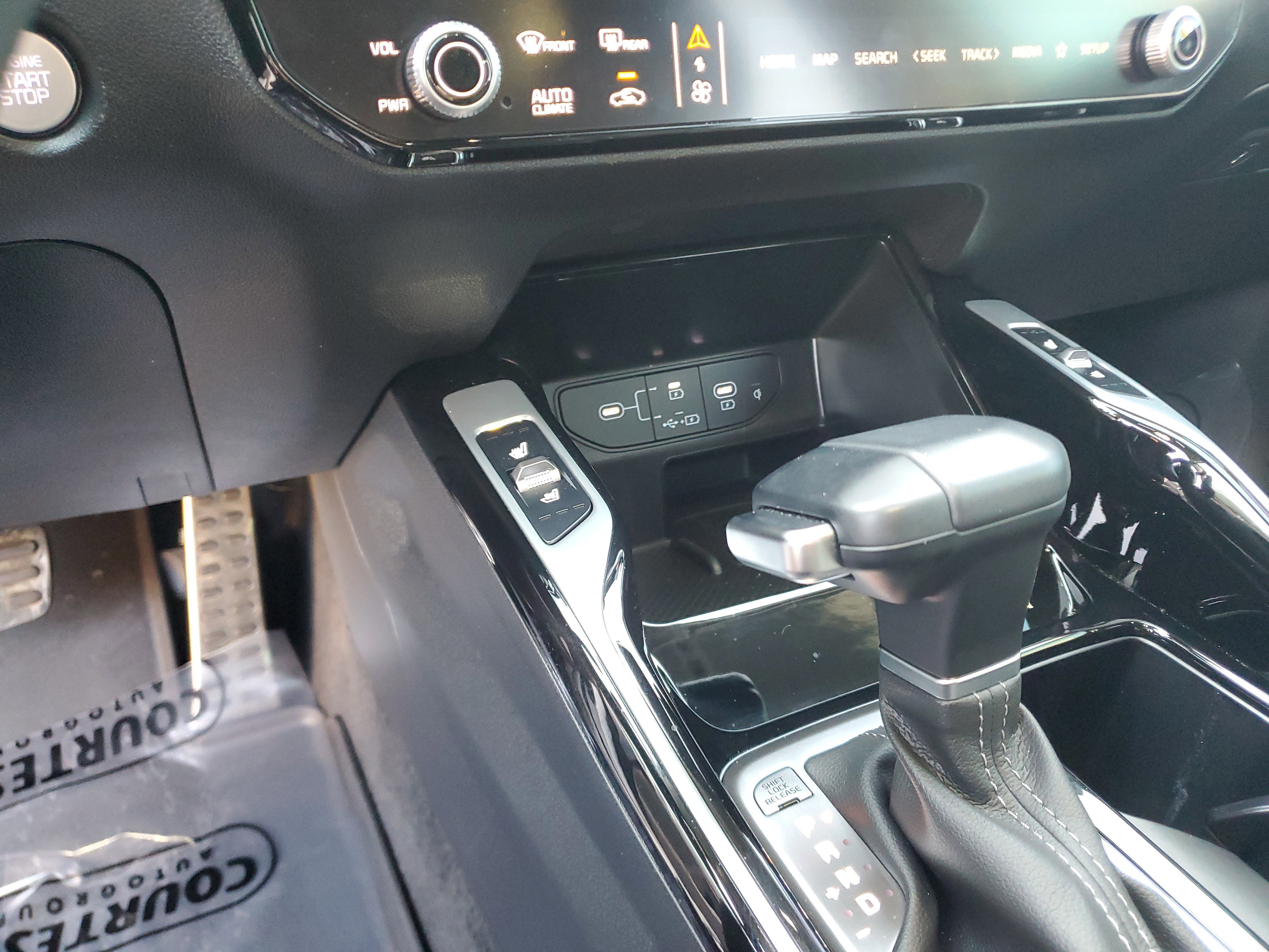 Certified 2025 Kia Sorento SX AWD/4WD image 20