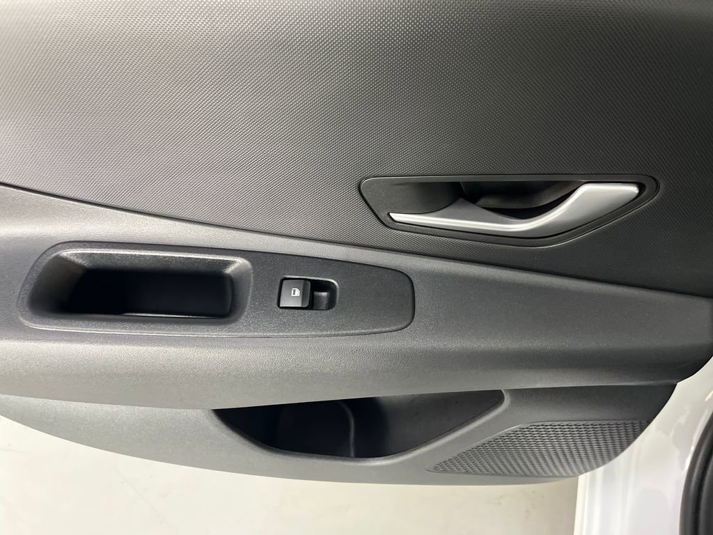 Used 2025 Hyundai Elantra Blue FWD image 52