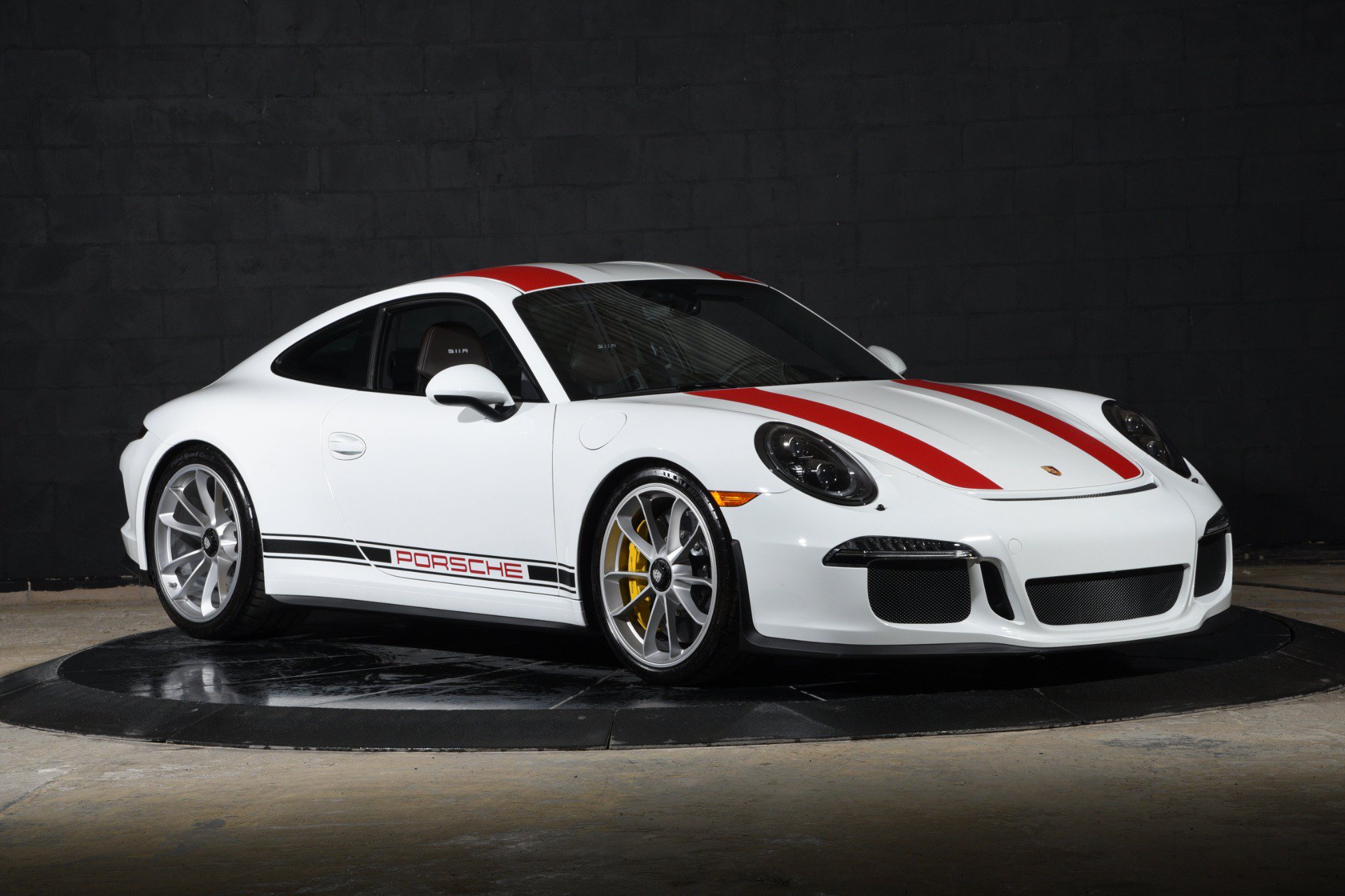 Used 2016 Porsche 911 R RWD image 14