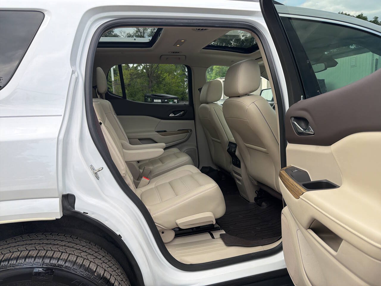 Used 2019 GMC Acadia Denali w/ Technology Package FWD image 37