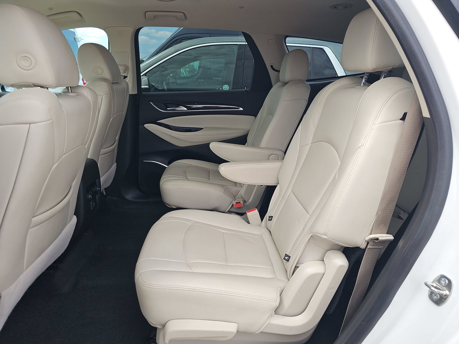 Used 2022 Buick Enclave Essence FWD image 14
