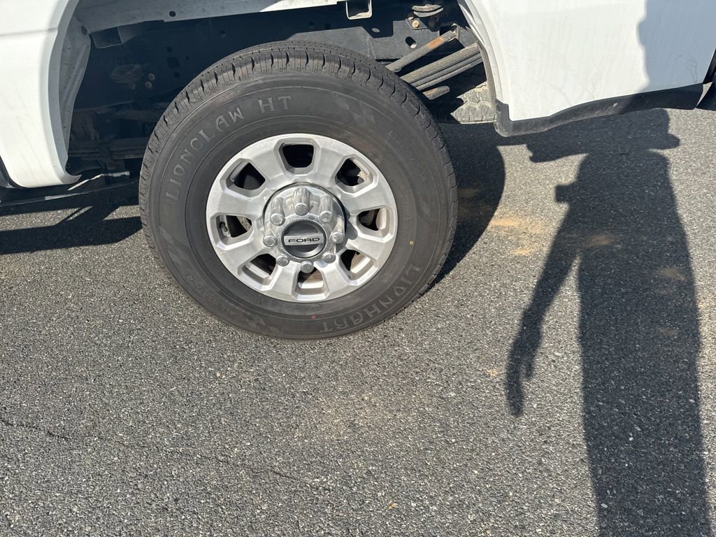 Used 2024 Ford F350 XLT AWD/4WD image 9