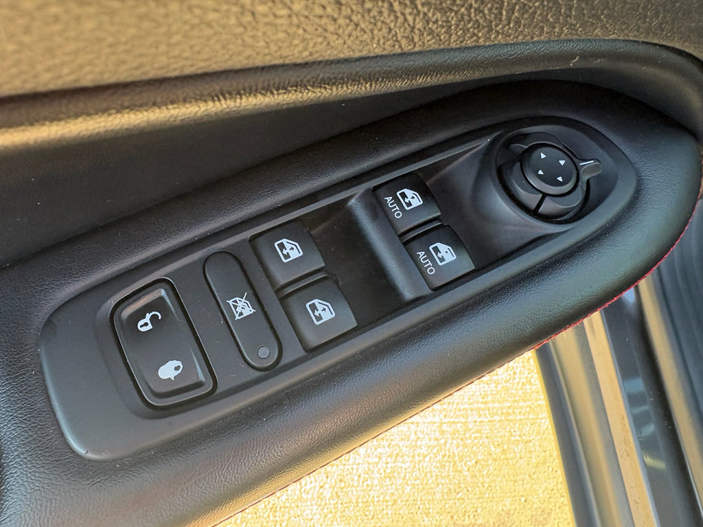 Used 2018 Jeep Compass Trailhawk w/ Leather Interior Group AWD/4WD image 12