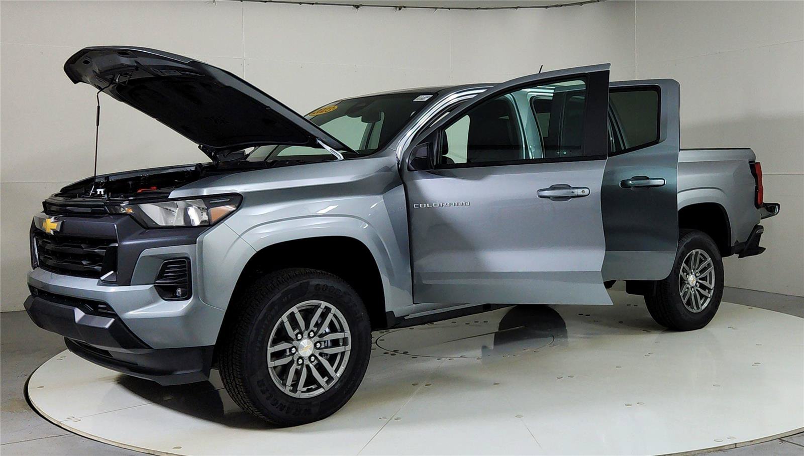 Used 2023 Chevrolet Colorado LT w/ LT Convenience Package II RWD image 12