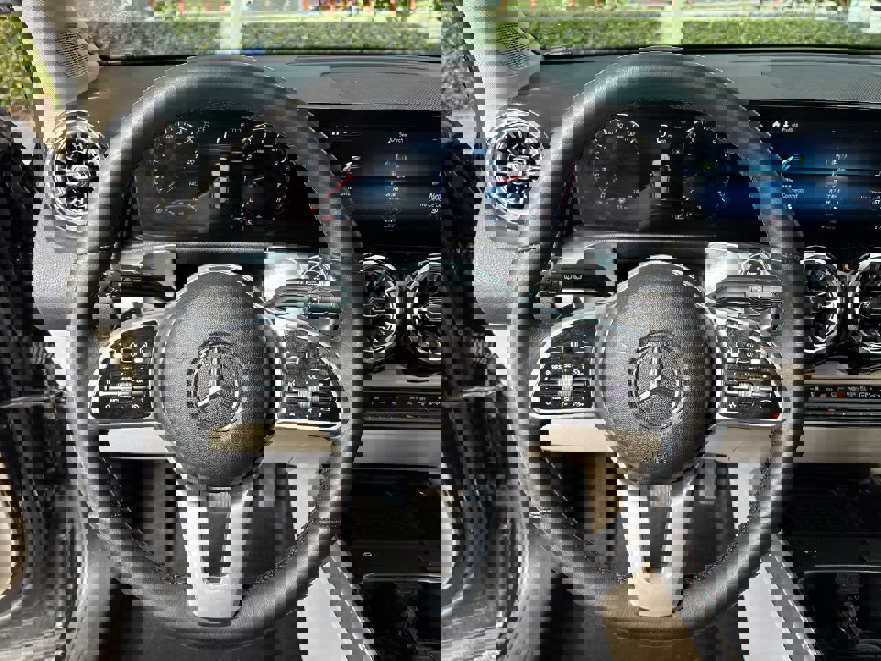 Used 2022 Mercedes-Benz GLB 250 image 12