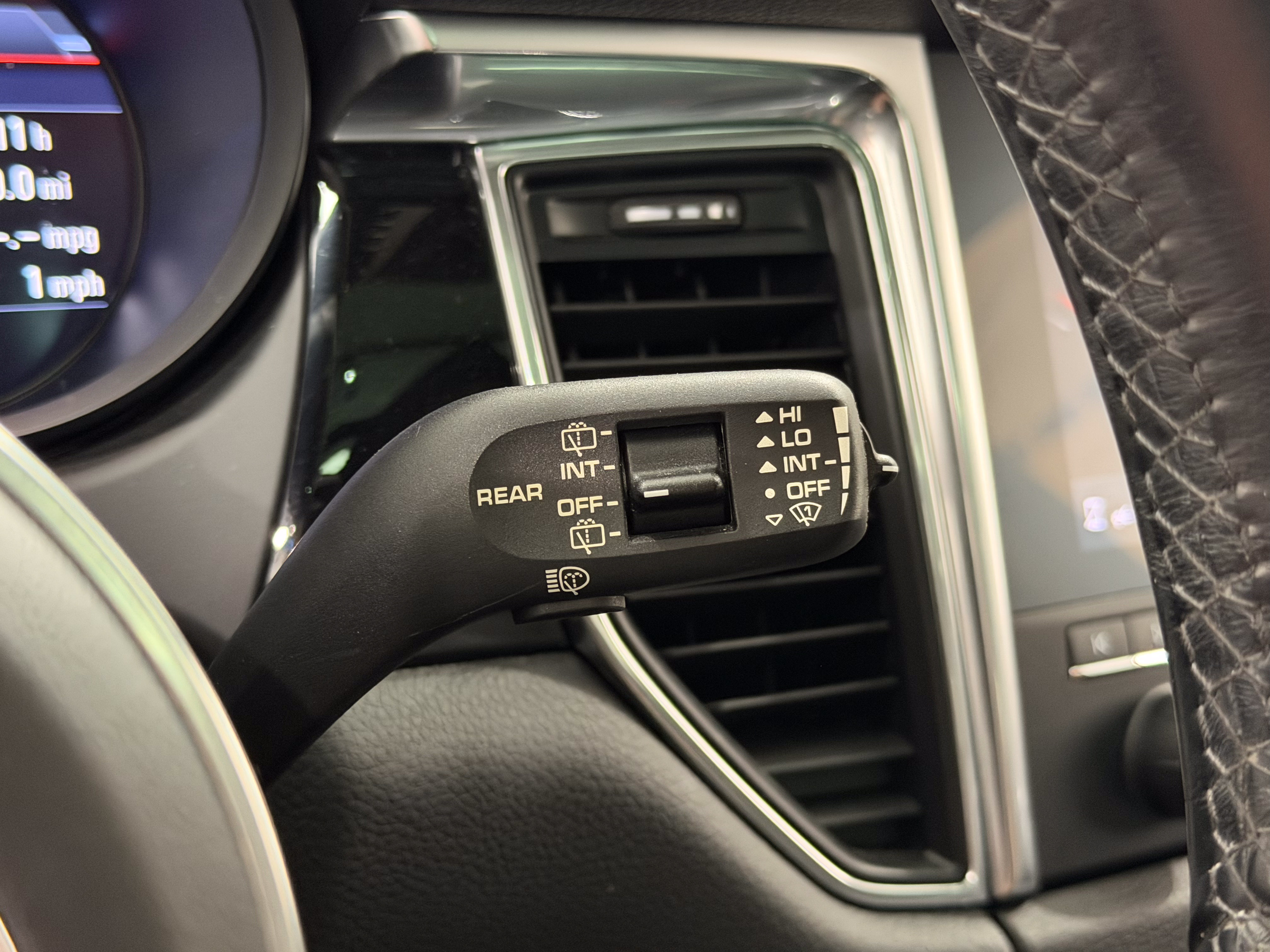 Certified 2018 Porsche Macan AWD/4WD image 51