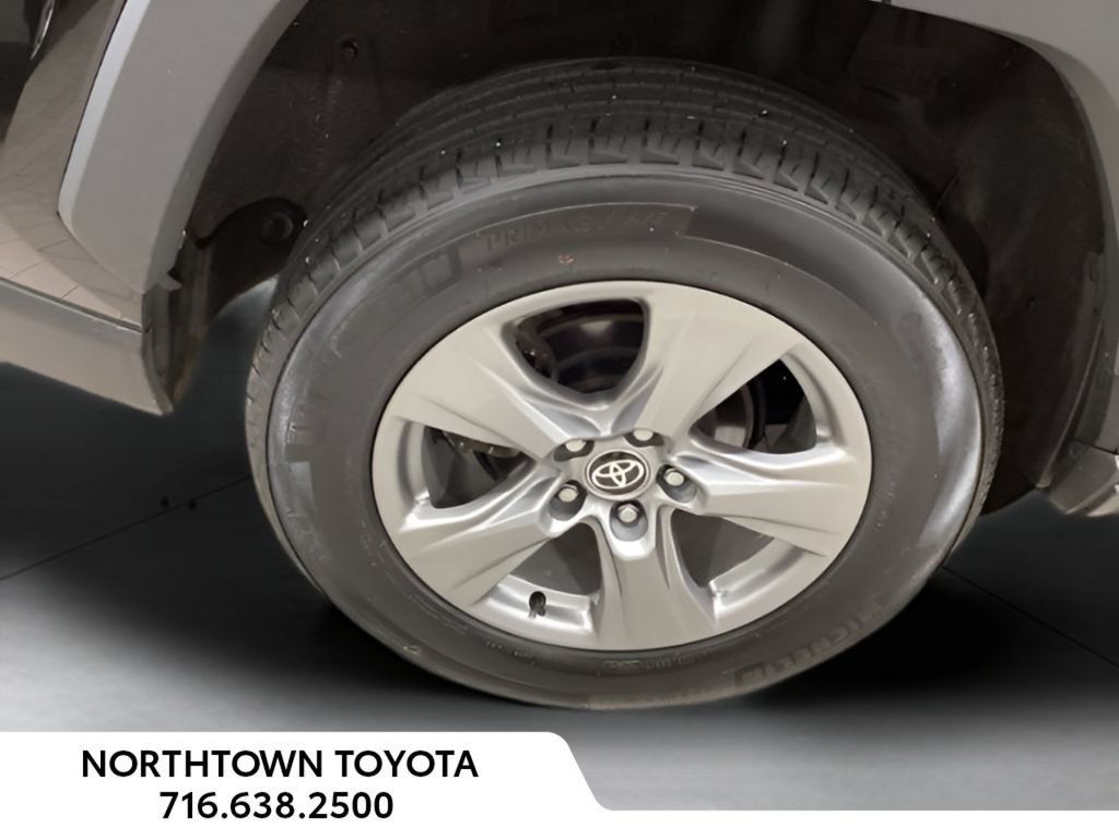 Used 2025 Toyota RAV4 XLE AWD/4WD image 14