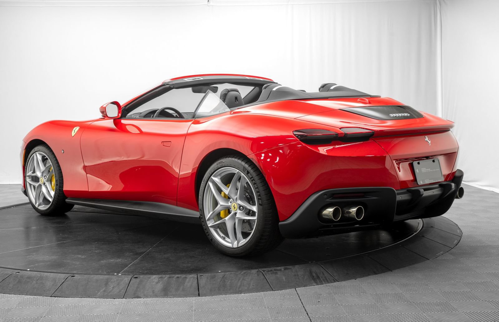 Used 2026 Ferrari Roma Spider RWD image 5