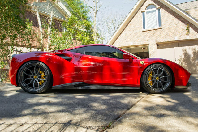 Used 2017 Ferrari 488 GTB image 9