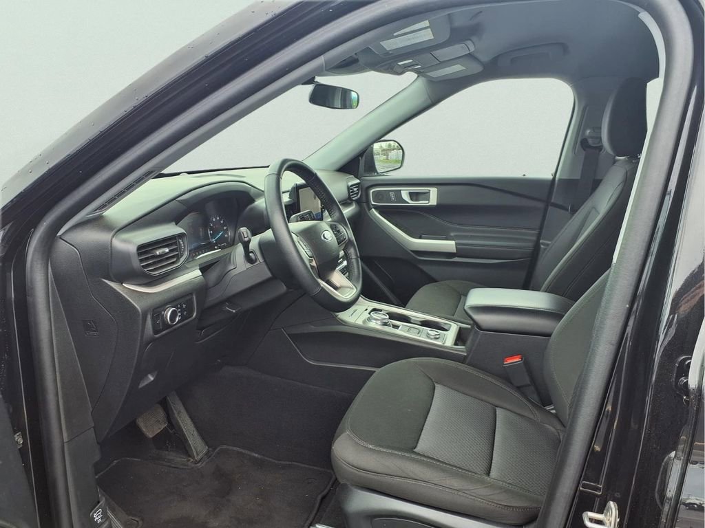 Used 2023 Ford Explorer XLT AWD/4WD image 18