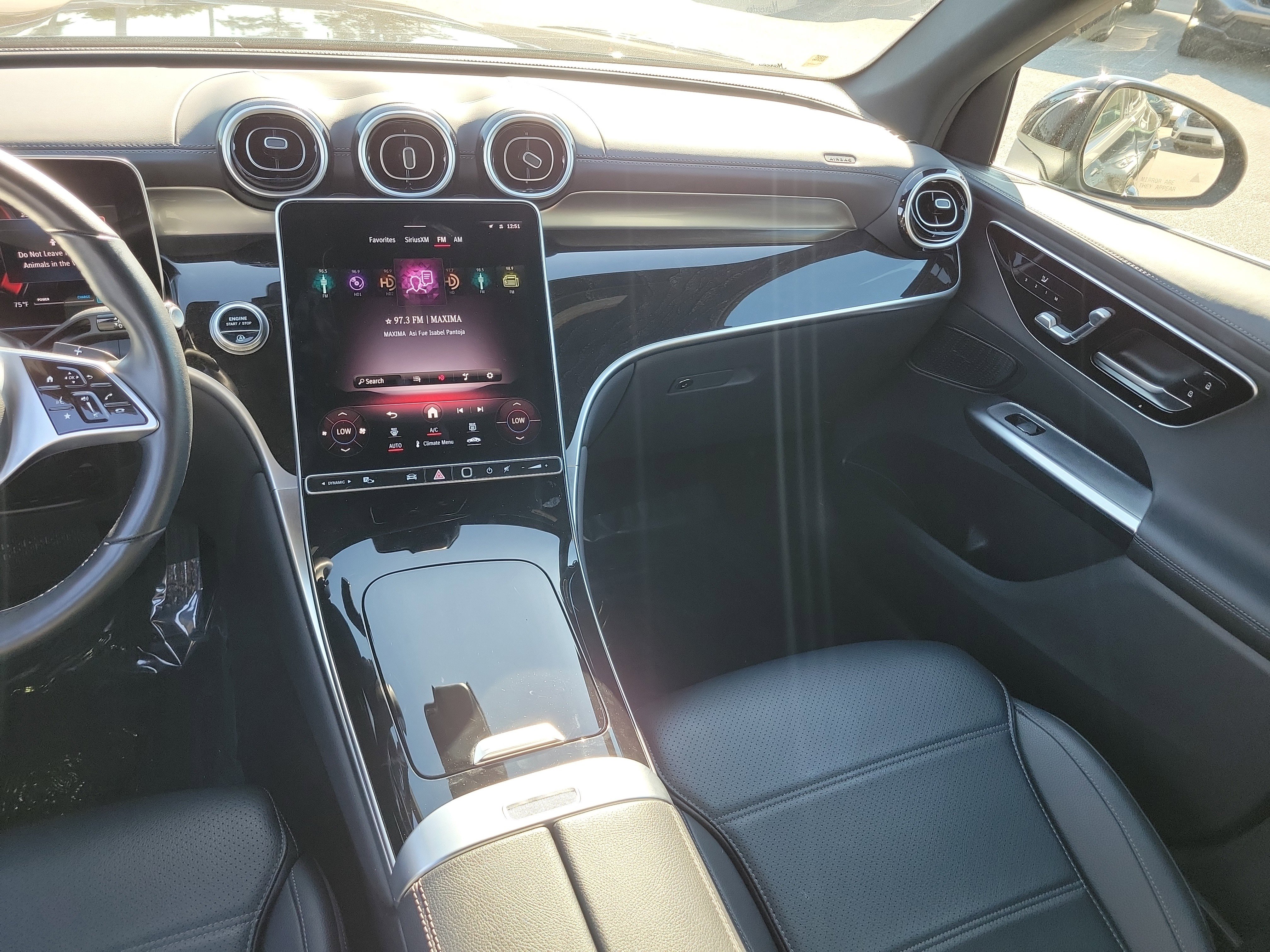 Used 2024 Mercedes-Benz GLC 300 w/ Winter Package image 20