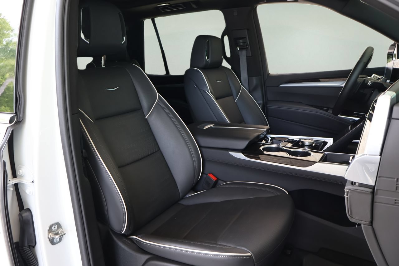 Certified 2025 Cadillac Escalade Premium Luxury AWD/4WD image 20