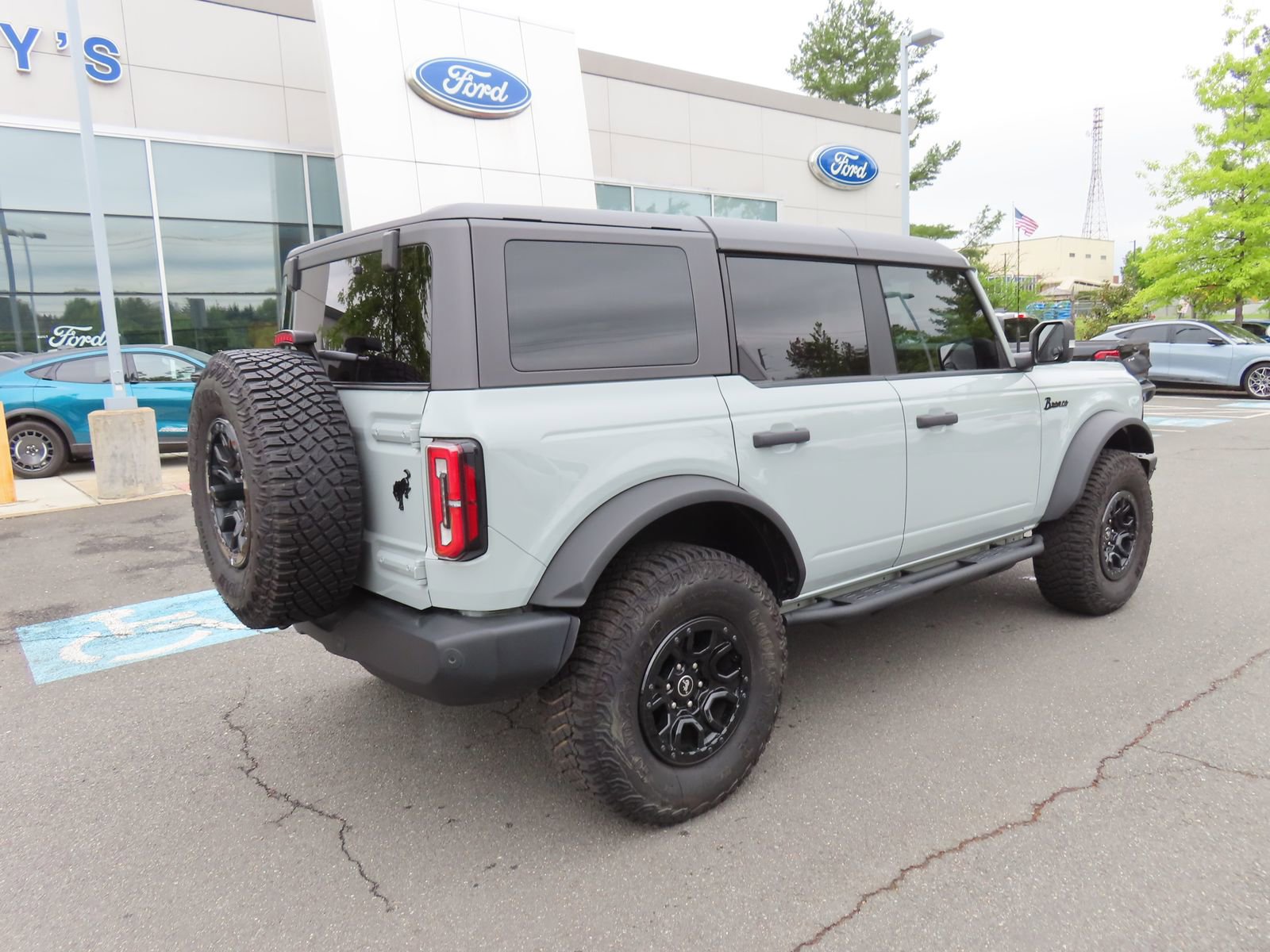 Used 2024 Ford Bronco Wildtrak AWD/4WD image 5