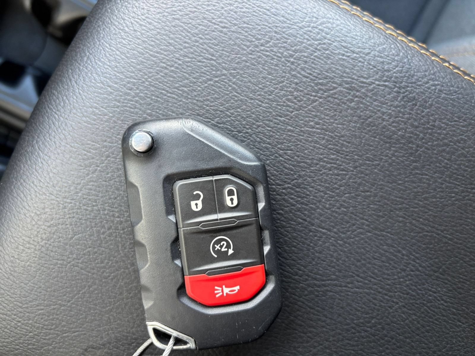 Used 2025 Jeep Wrangler Unlimited Sahara AWD/4WD image 25