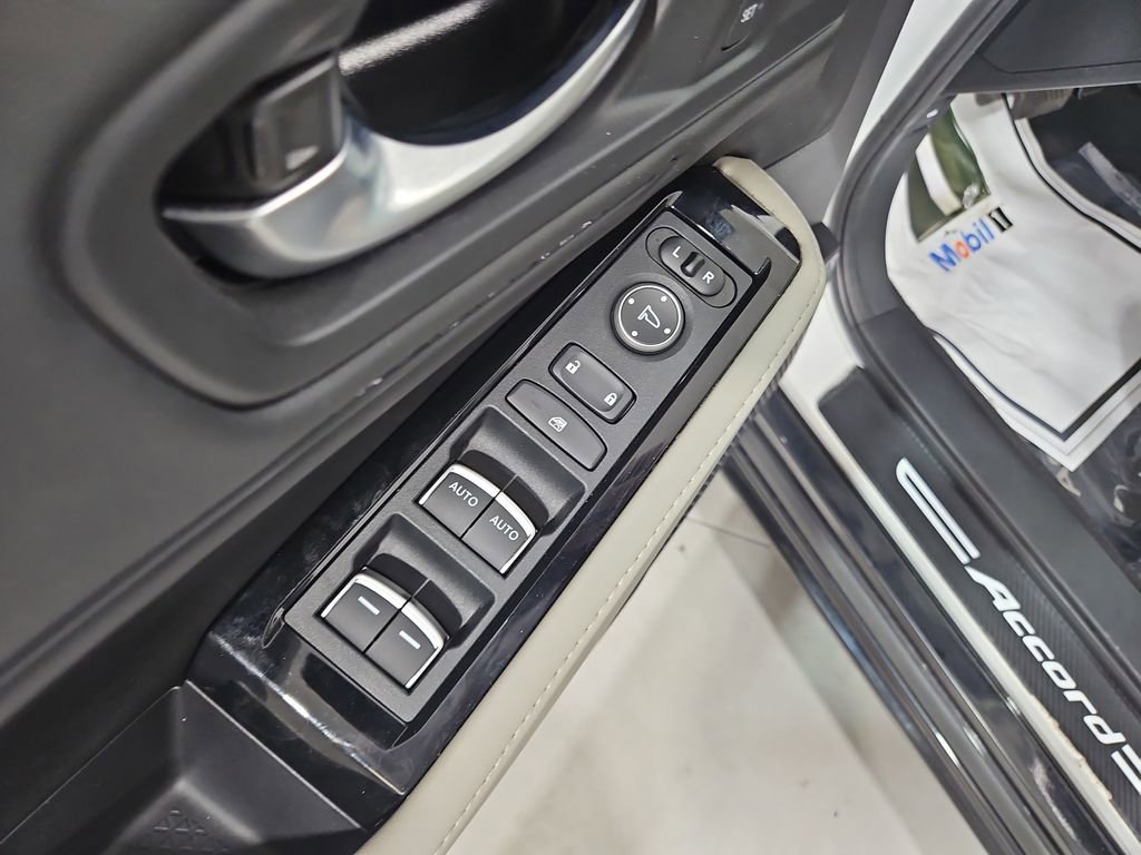 Used 2023 Honda Accord Touring image 11