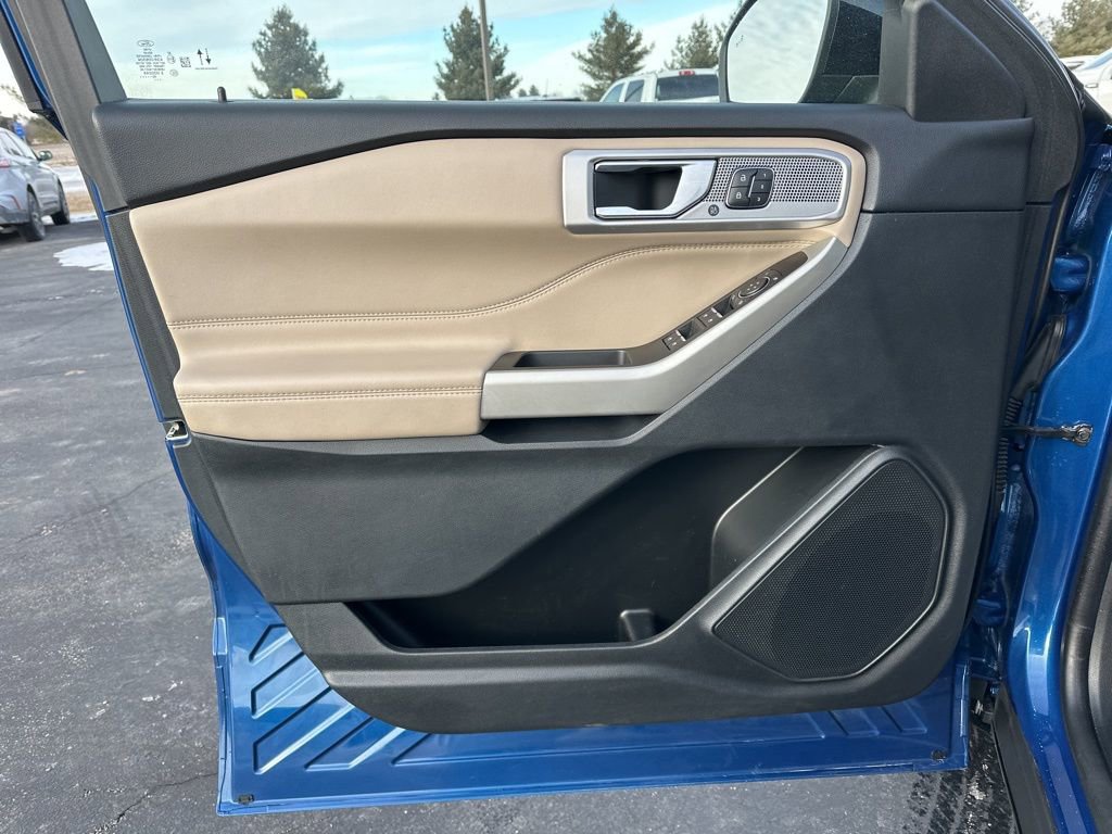 Used 2022 Ford Explorer Limited image 23