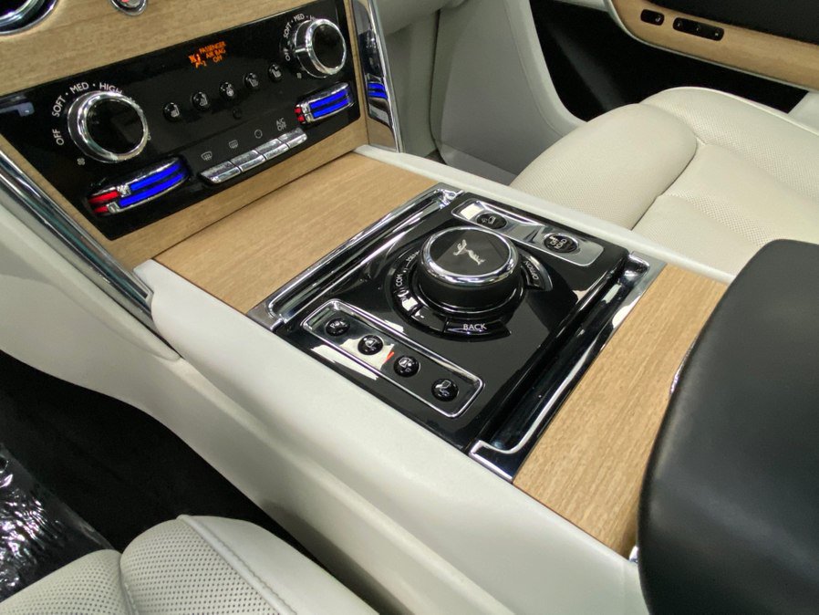 Used 2019 Rolls-Royce Cullinan AWD/4WD image 28