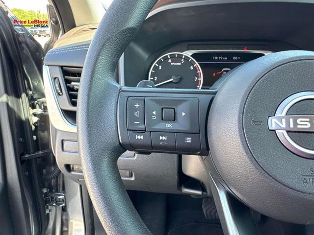 Used 2023 Nissan Rogue S image 41