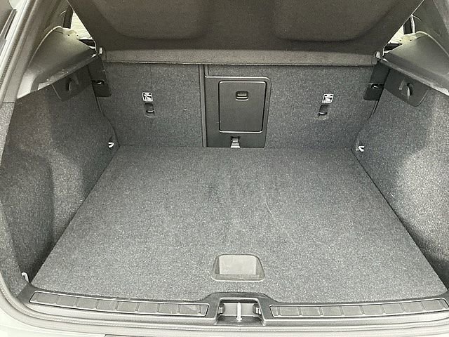 Certified 2025 Volvo XC40 B5 Core image 18