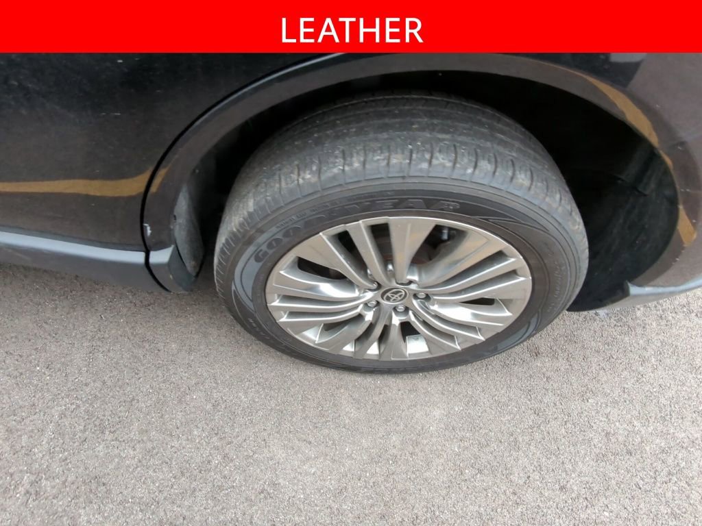 Used 2022 Toyota Venza XLE image 5