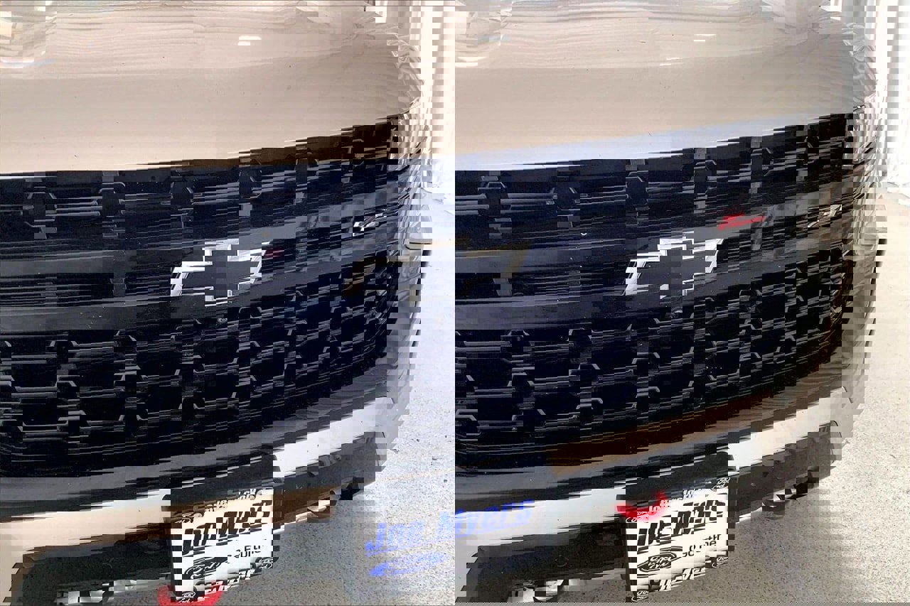 Used 2024 Chevrolet Suburban Z71 w/ Z71 Off-Road Package image 7