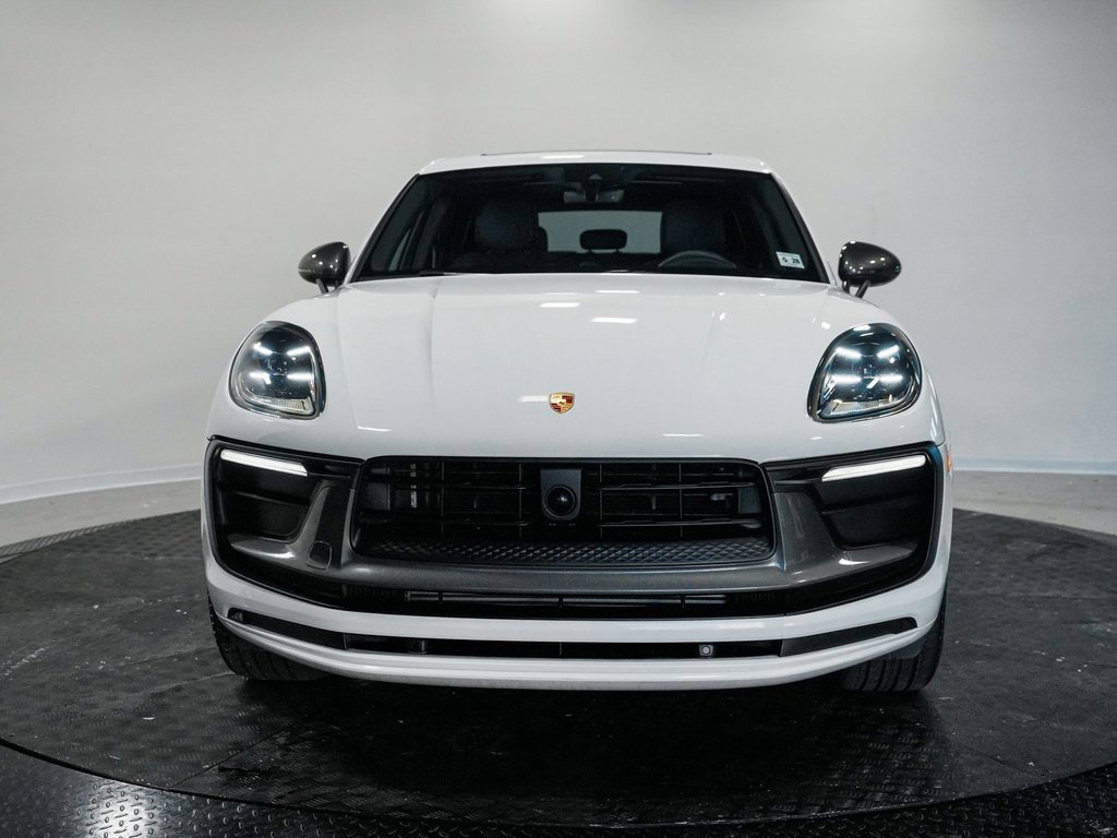 Used 2023 Porsche Macan image 2