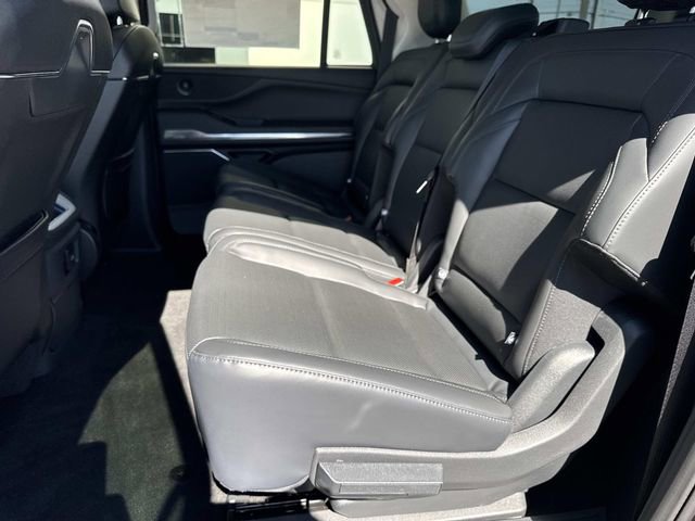 New 2026 Lincoln Navigator L Premier image 17