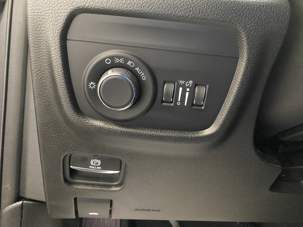 Used 2024 Jeep Grand Cherokee Altitude image 27