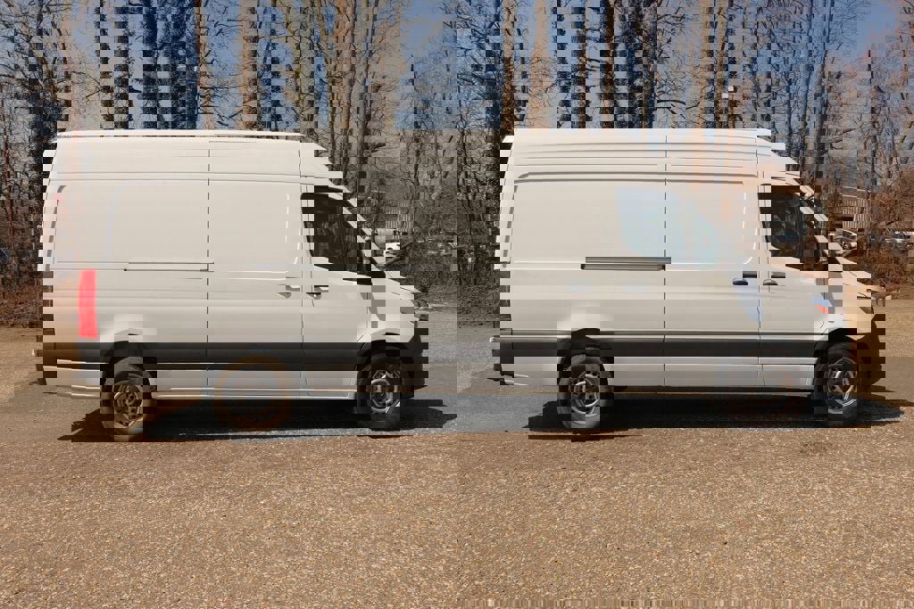 Used 2025 Mercedes-Benz Sprinter 2500 image 6