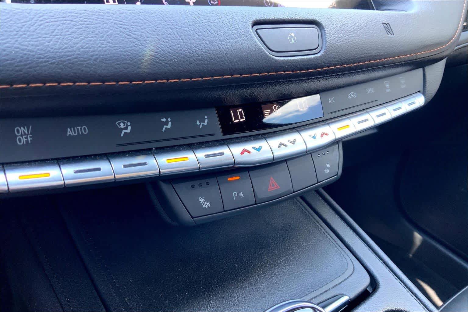 Used 2020 Cadillac XT4 Sport w/ Cold Weather Package FWD image 32