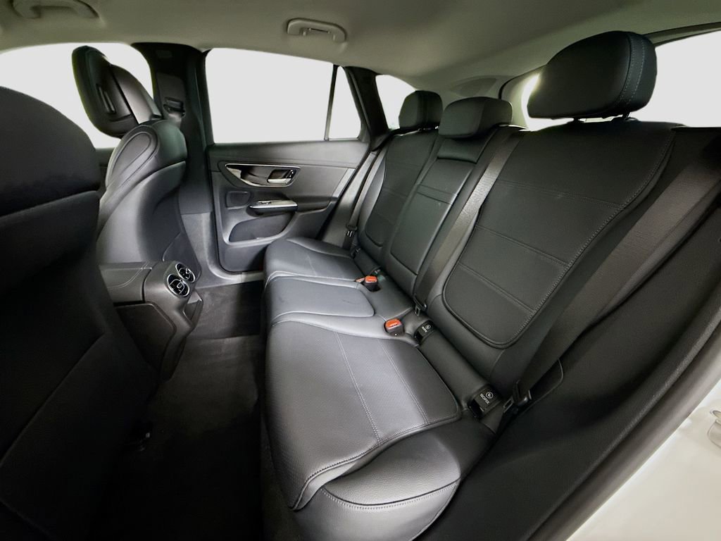Used 2024 Mercedes-Benz GLC 300 4MATIC image 23