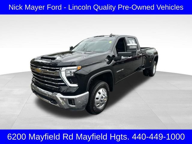 Used 2024 Chevrolet Silverado 3500 LTZ w/ LTZ Convenience Package image 3