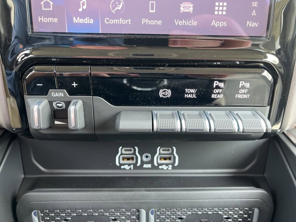 New 2026 RAM 2500 Laramie AWD/4WD image 35