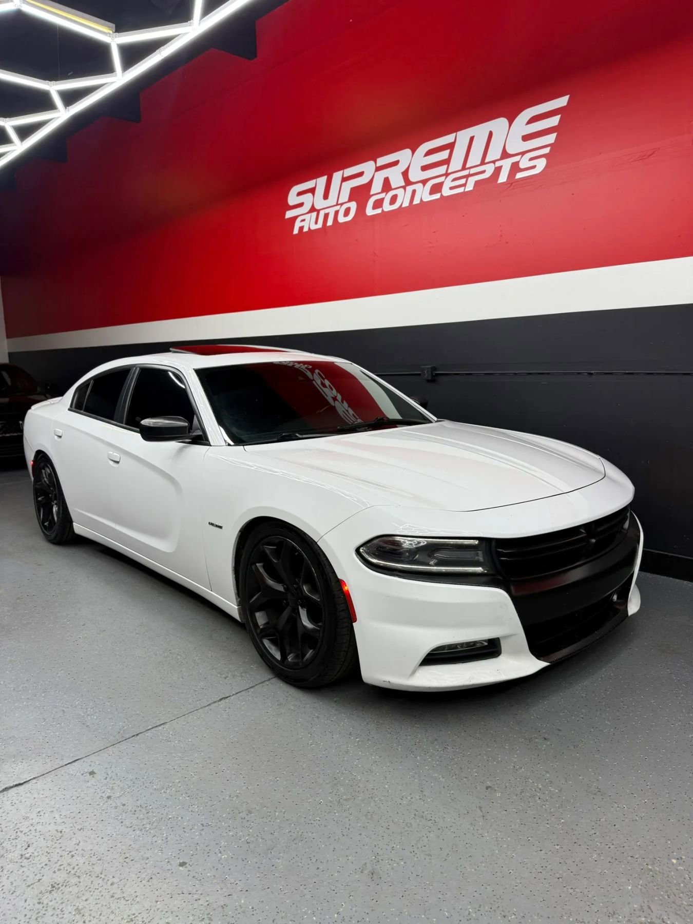 Used 2016 Dodge Charger R/T image 2