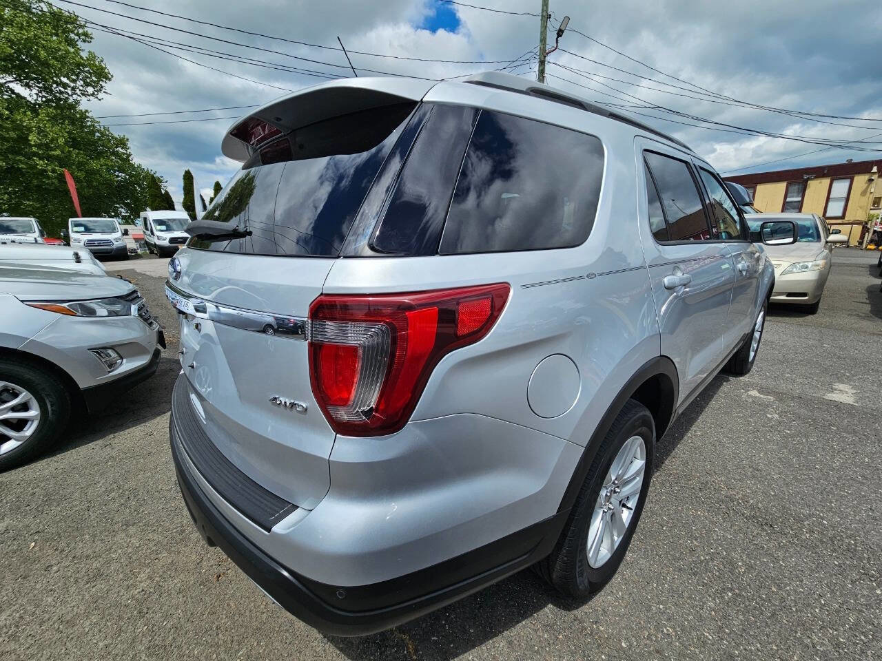 Used 2017 Ford Explorer Platinum AWD/4WD image 5