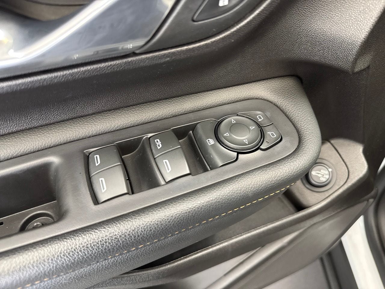 Used 2024 GMC Terrain AT4 AWD/4WD image 35