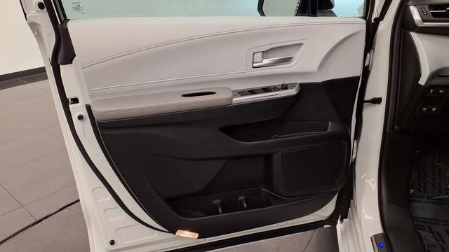 Used 2025 Toyota Sienna XLE image 15