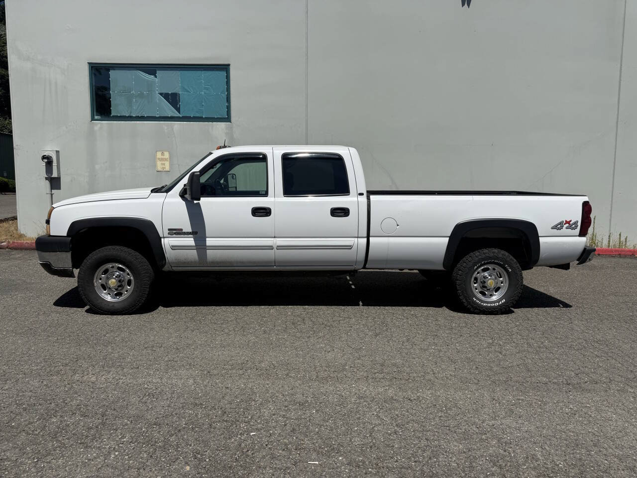 Used 2003 Chevrolet Silverado 2500 LT w/ Skid Plate Package AWD/4WD image 2