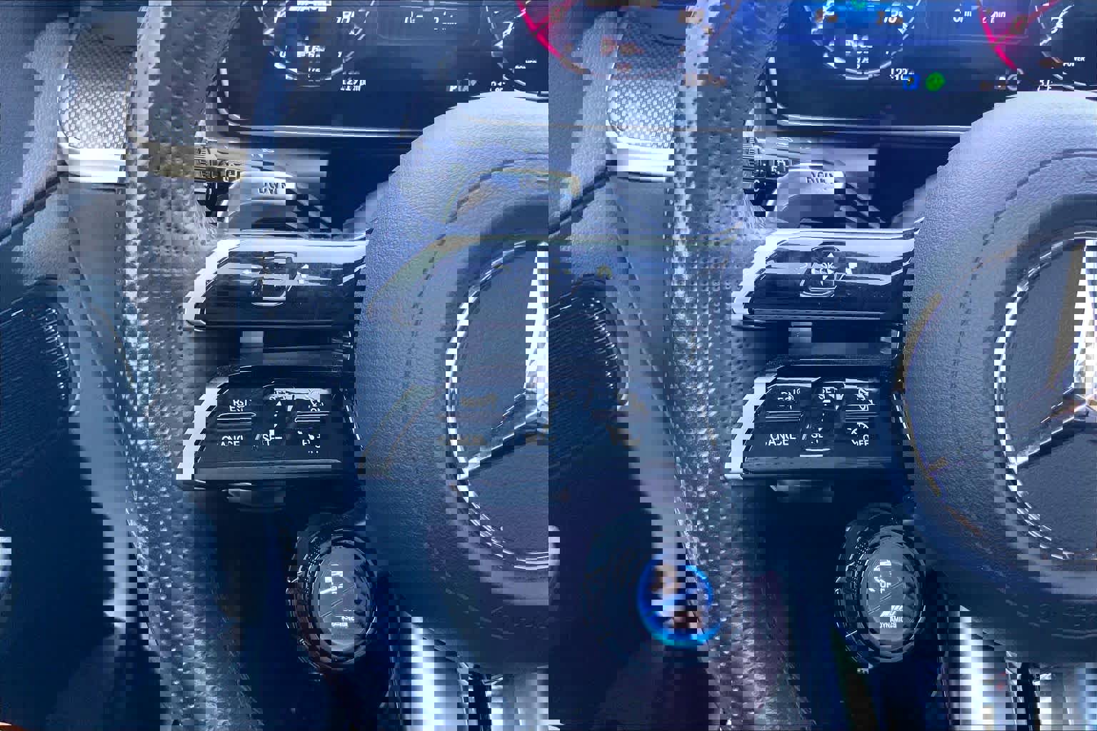 Used 2025 Mercedes-Benz GLC 43 AMG 4MATIC image 24