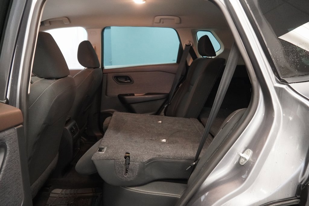 Used 2023 Nissan Rogue S image 25