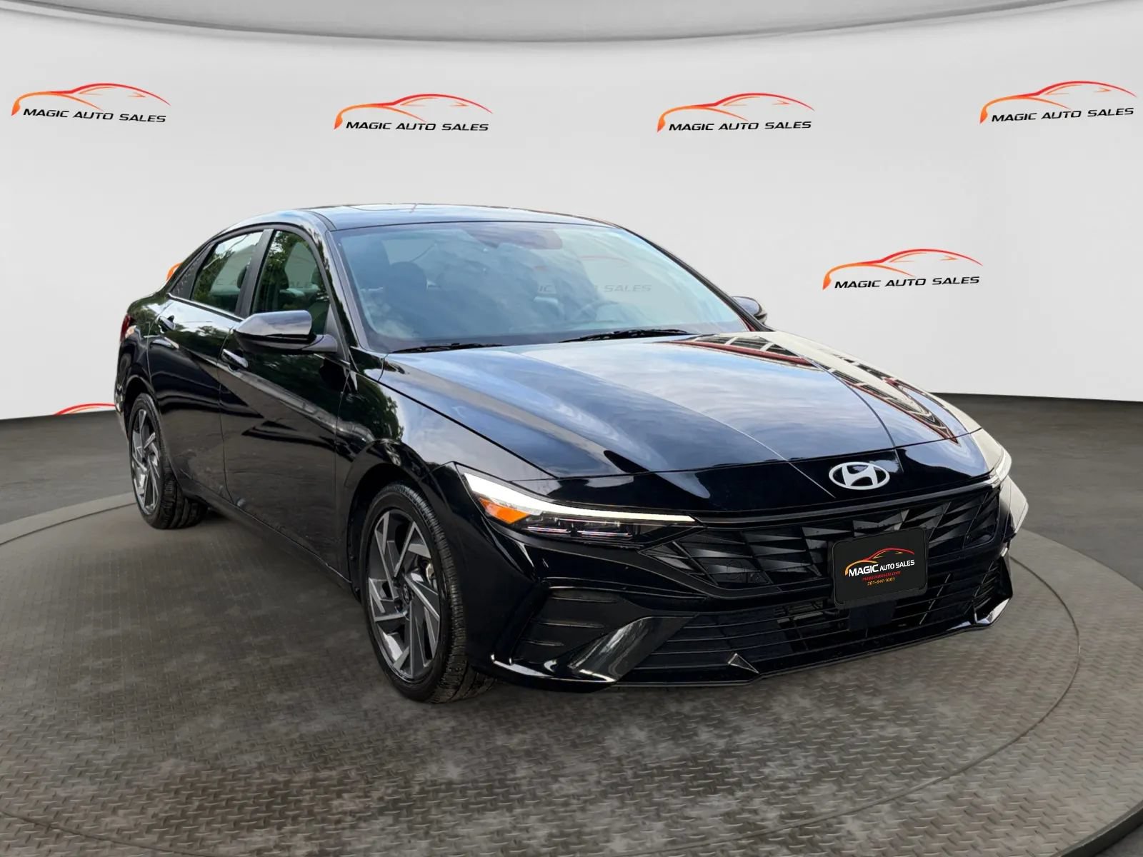 Used 2025 Hyundai Elantra SEL FWD image 5